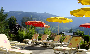 The surrounding mountains of Zell am See are watching you.