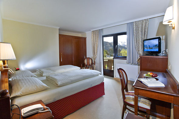 Double room with balcony at the Hotel Berner in Zell am See.