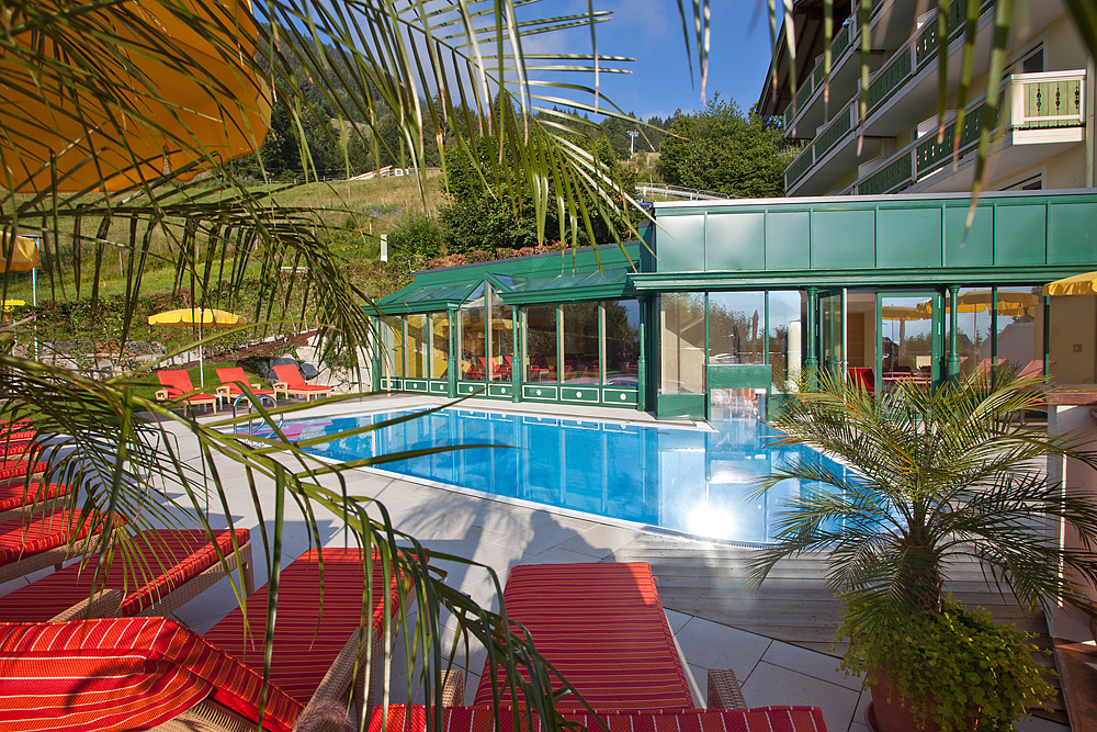 Heated outdoor pool at the Hotel in Zell am See. - Hotel Berner